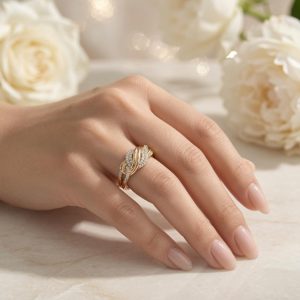 Anillo Nudo Eterno de acero con pave de circonitas blancas