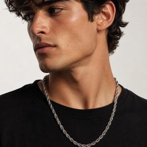 Collar modelo cordón de acero inoxidable 316L, puesto · D'Capricho
