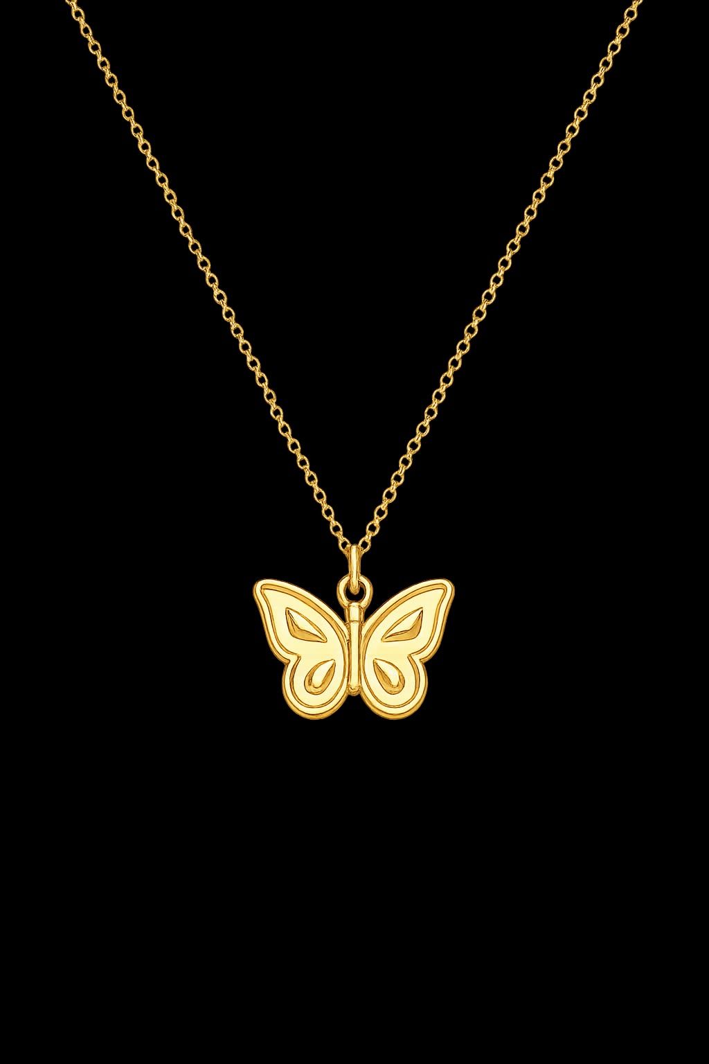 Detalle del colgante de mariposa dorada